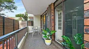 CN016-Modern Crows Nest Apartment, Easy CBD Access - Image 5