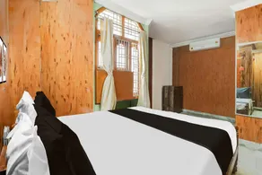 Hotel O Chowrasta Near Congress Bhavan - Image 2