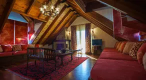Luxury Traditional Villa - Image 2