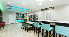 Express Inn - Spring - Image 2