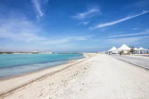 Modern and Spacious 4BR Retreat at Water's Edge Yas Island - Image 4