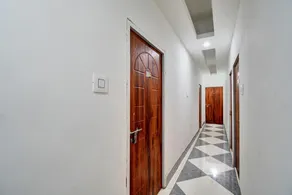 Pnk Royals by OYO Rooms - Image 4