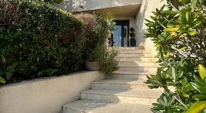 "La Villa Bali", en Bord de Mer à 5 mn des plages avec Piscine à cascade, Grand extérieur unique sur le thème de Bali - Image 3