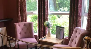 Twin Oaks Guest House - Image 2