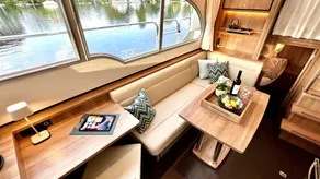 3 Lacs Yacht - Image 2