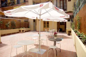 Bcn Home Guest House - Image 3