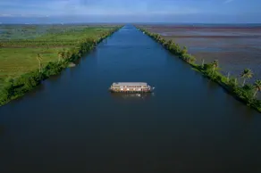 Kerala Nature Houseboat by Coco Floatel - Image 3