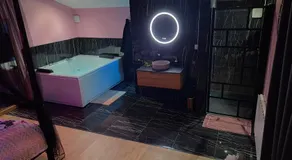 Suite romantique avec jaccuzi privé - La suite d'Élise - Image 2