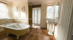 Old Vicarage Garden Apartment, Duplex Residence, Breathtaking sea views Over Shanklin Bay - Shanklin Old Village, fantastic family getaway! - Image 3