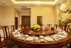 Sanyi Jianshe Hotel - Image 2