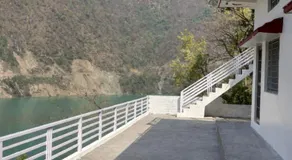 Lake View Homestay - Image 5