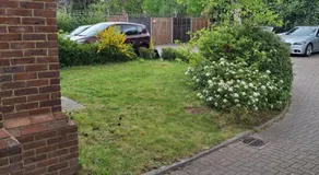 Cosy Gated Room with Free Secure Parking Private Bathroom - Image 5