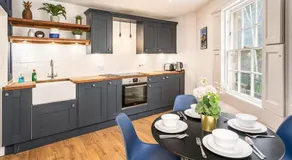 Beautiful Central 2 Bed Flat - Image 3