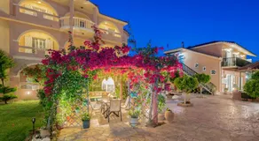 Filoxenia Luxury Studios & Apartments - Image 2