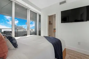 2-Story Brickell Penthouse Free Parking - Image 4