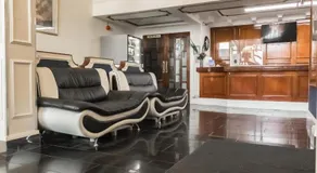 Gilson Hotel - Image 2