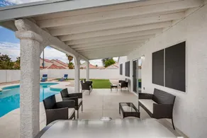 Luxurious House With A Pool, Spa, and Patio, Sleeps 6 Comfortably - Image 2