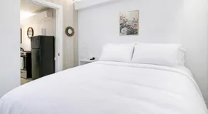 Spacious 2BR Apt • Free Parking • Baden - Image 2