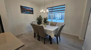3 Bedroom Modern Luxury House - Family Friendly, 3 Queen Beds, Free Wi-Fi, and Free Parking - Image 5