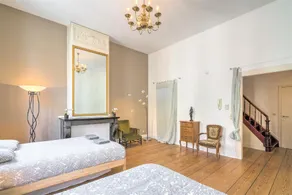 Elegant Duplex for 12 in Capital Street - Image 5