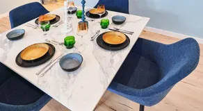 Design Apartment mit kostenfreiem Garagen Parkplatz im Zentrum - Image 2