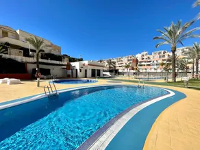 House with terrace & pool - Image 2