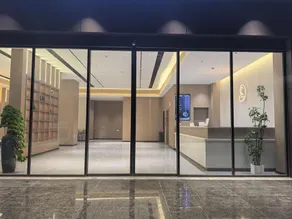 LSTON HOTEL - Image 2