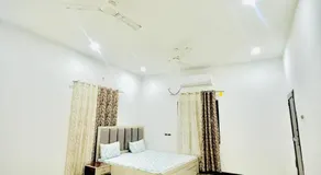 Mahindra hotel & reasturent - Image 2