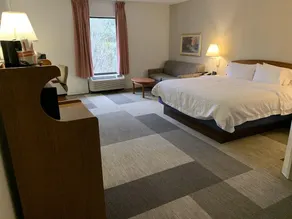 Comfort Inn & Suites Mt. Holly - Westampton - Image 5