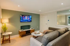 REFURBISHED Jan 26 - Meridian Place - Sleeps 7 - Image 3
