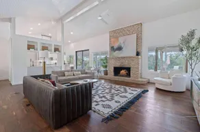 Upstay Modern Home Near Golf Course and Downtown - Image 4