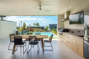 Moffat Beach Modern Oasis with Pool - Image 2