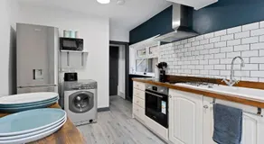 Sally’s Cottage - Uttoxeter: Close to Alton Towers - Image 5