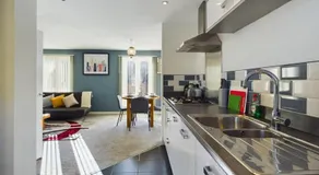 Sleeps6- FamilyFriendly- FreeParking- 3Br - Image 3