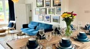 Spacious Home, Walk to City Centre & Free Parking - Image 2
