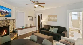 Beautiful updated 5 bedroom house Near Naval Base - Image 2