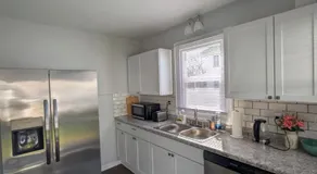 Modern Cozy, Free Parking, Near Downtown - Image 4
