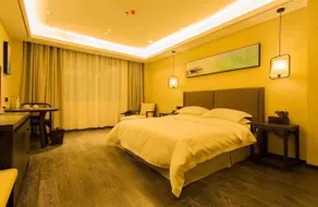 Seven Leaf Boutique Hotel - Image 2