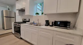 Spacious 2-Bedroom, One and a Half Bath Home in Pico-Robertson Near Beverly Hills and Cedars-Sinai - Image 4
