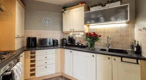 Stirling Riverview Apartment - Image 4
