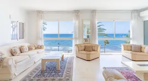 Lovely beachfront apartment Puerto Banus Marbella - Image 2