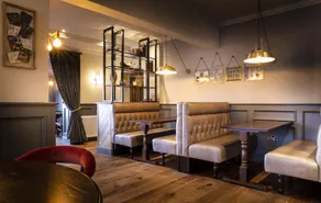 Stamford Gate Hotel - Image 4