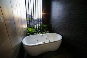 1825 Gallery Hotel - Image 3