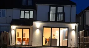 Luxury fully Self-Contained Studio with private bathroom and kitchen R6 - Image 4