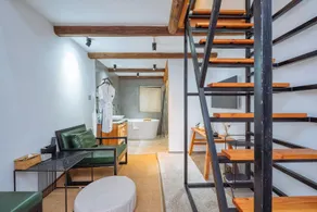Floral Hotel Zerunju Light Luxury Guesthouse - Image 2