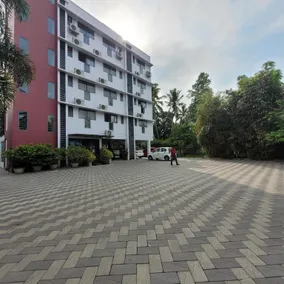 FOUR SQUARES INN - Image 4