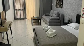 AVR Airport Deluxe Suites 4 AIRPORT FREE SHUTLE - Image 2