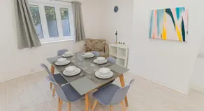 Wolverhampton-FREE parking-Sleeps 6-Near M6 - Image 2