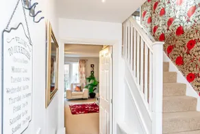 Spacious 4 Bed house with parking and garden at Reading - Image 4