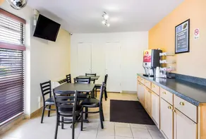 Brentwood Inn Richmond South - Image 2